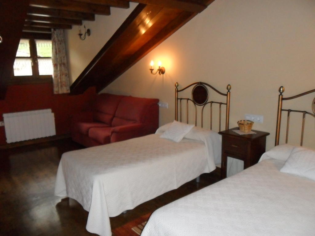 Apartamentos Rurales Los Villares Colunga Room photo